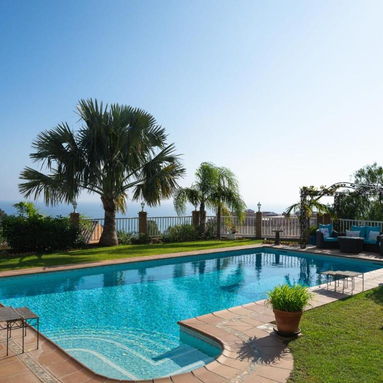 Your Private Paradise Luxurious Villa for Unforgettable Stays - Villa - 2