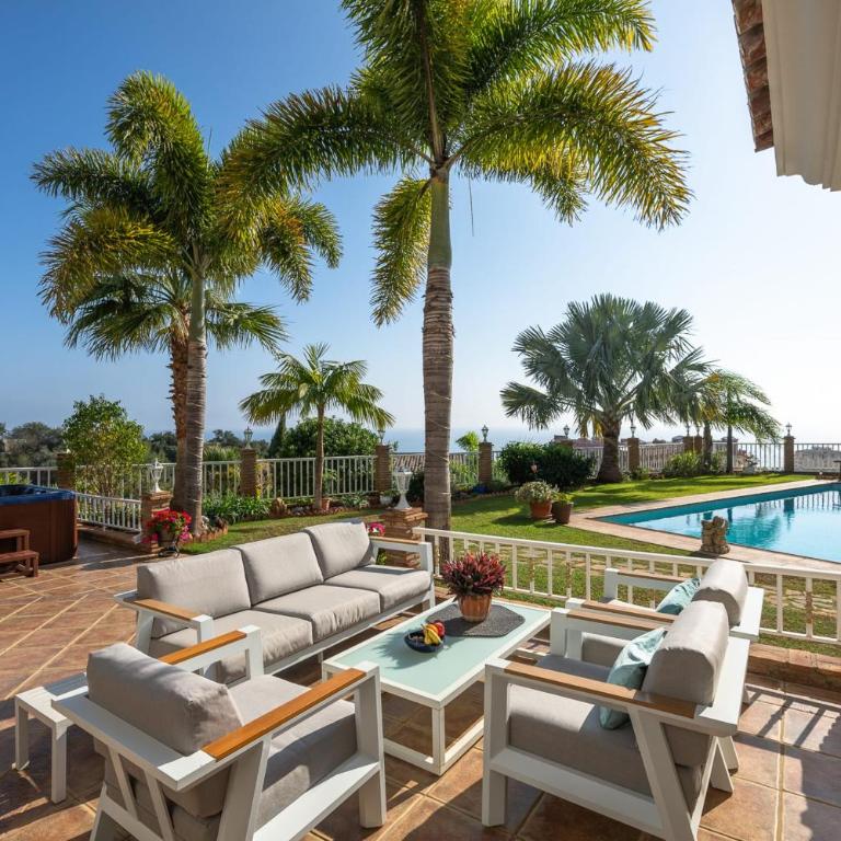 Your Private Paradise Luxurious Villa for Unforgettable Stays - Villa - 14