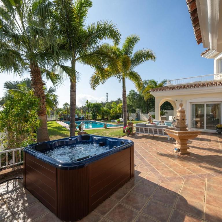 Your Private Paradise Luxurious Villa for Unforgettable Stays - Villa - 8