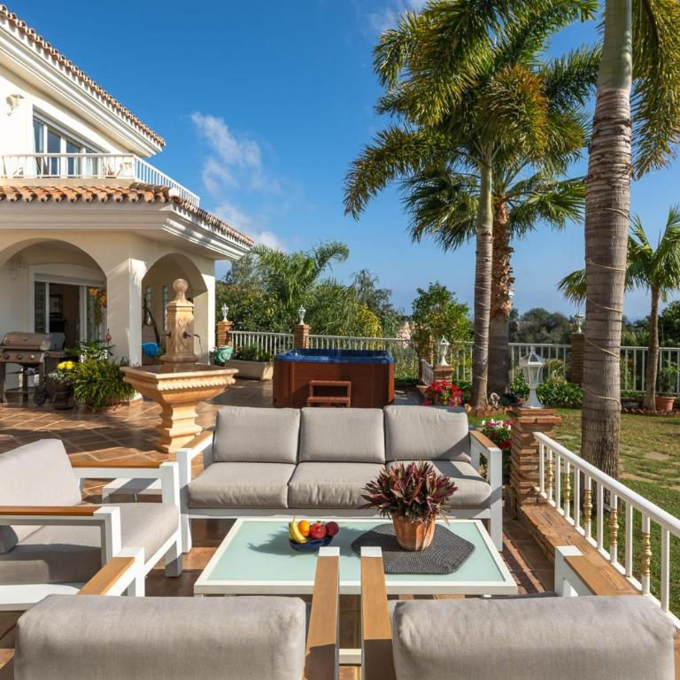 Your Private Paradise Luxurious Villa for Unforgettable Stays - Villa - 13