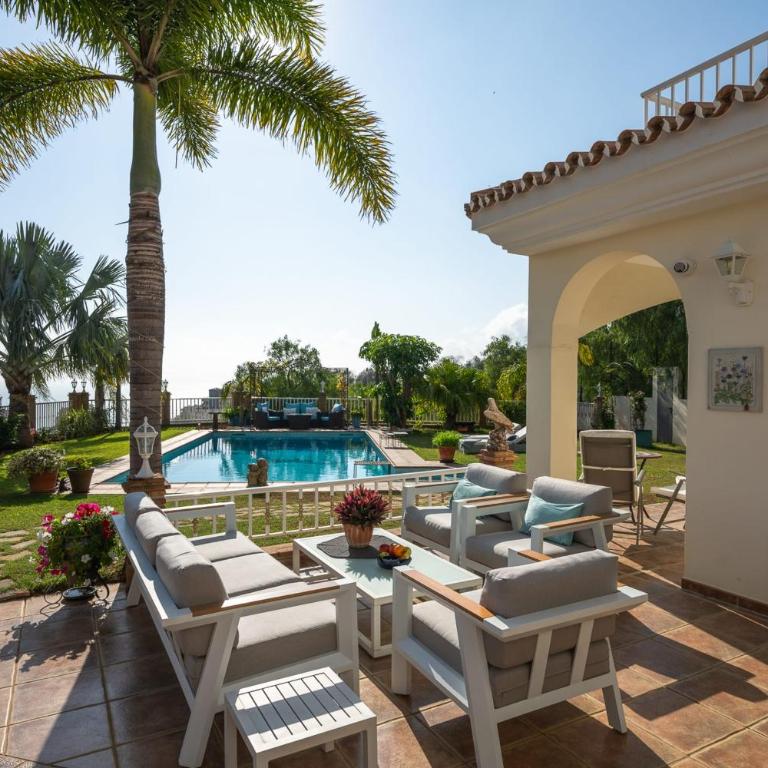 Your Private Paradise Luxurious Villa for Unforgettable Stays - Villa - 11