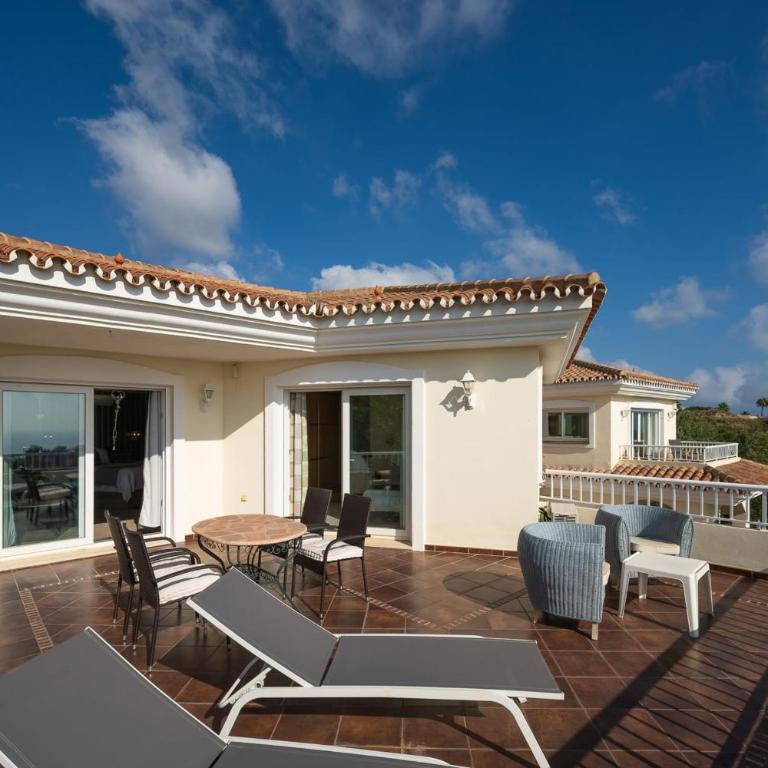 Your Private Paradise Luxurious Villa for Unforgettable Stays - Villa - 21