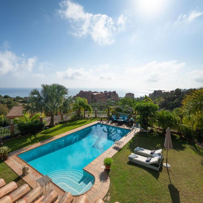 Your Private Paradise Luxurious Villa for Unforgettable Stays - Villa - 25