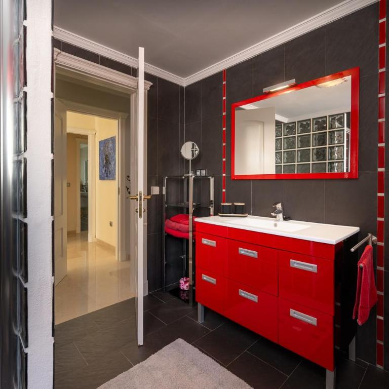 Your Private Paradise Luxurious Villa for Unforgettable Stays - Villa - 32