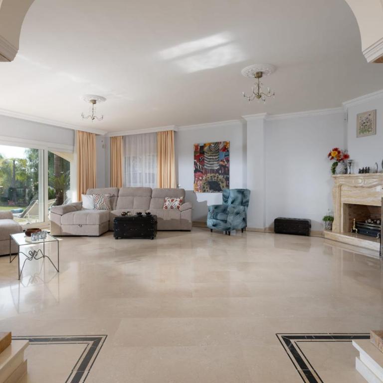 Your Private Paradise Luxurious Villa for Unforgettable Stays - Villa - 37