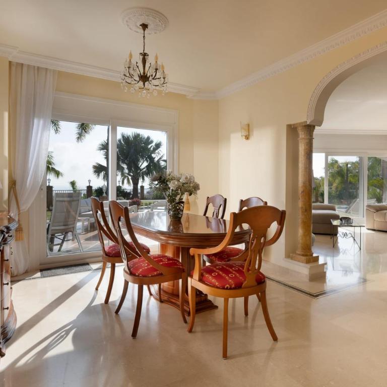 Your Private Paradise Luxurious Villa for Unforgettable Stays - Villa - 36