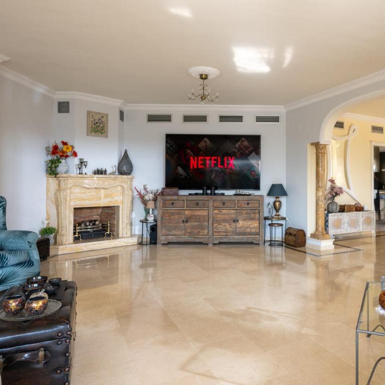 Your Private Paradise Luxurious Villa for Unforgettable Stays - Villa - 38