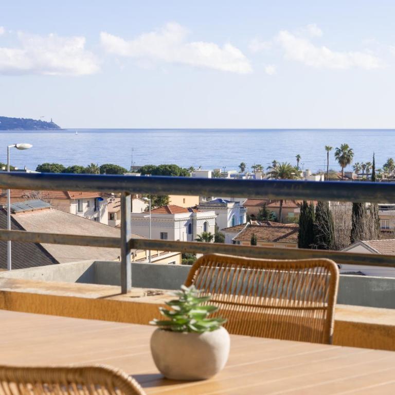 Vue mer sublime, terrasse ensoleillée et parking - Appartement 2 Chambres - 33