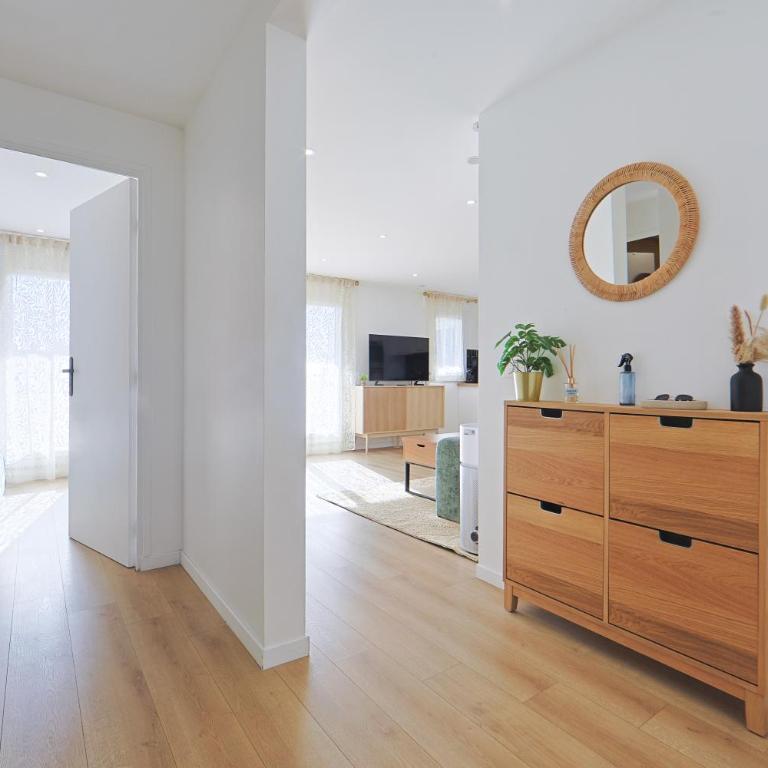 Vue mer sublime, terrasse ensoleillée et parking - Appartement 2 Chambres - 11
