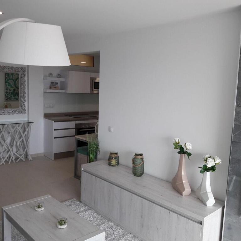 Dreamhomesbymaria beachfront with garage and wifi - Two-Bedroom Apartment - Oceanfront - 12