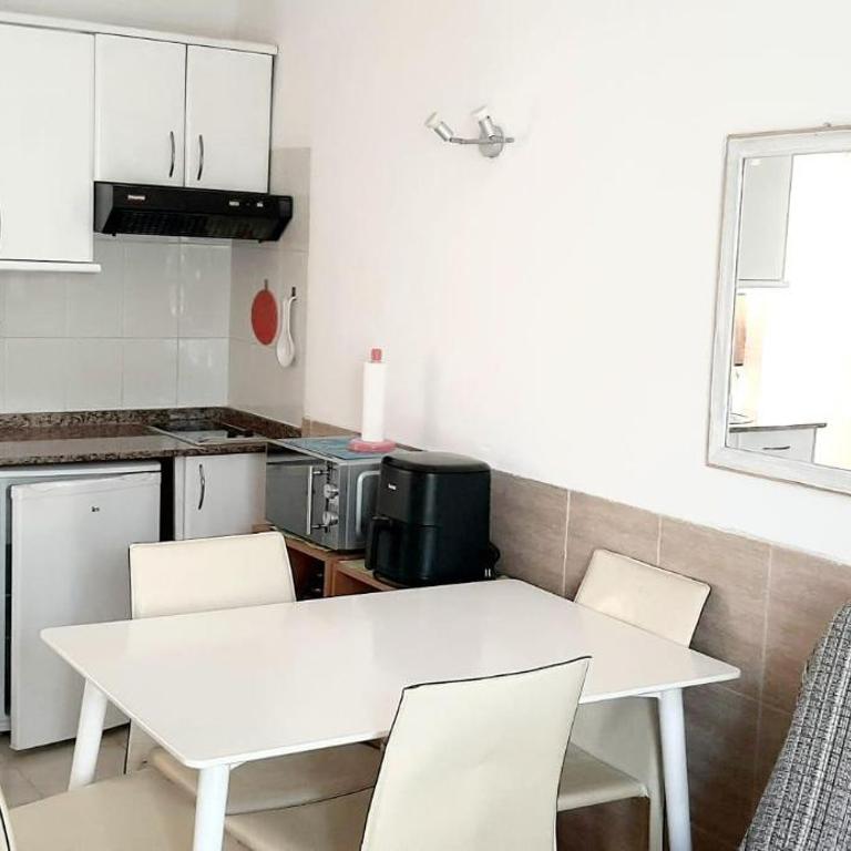 Caleta de Fuste Apartment- Sleeps4- Pool- Garden - Apartment - 6