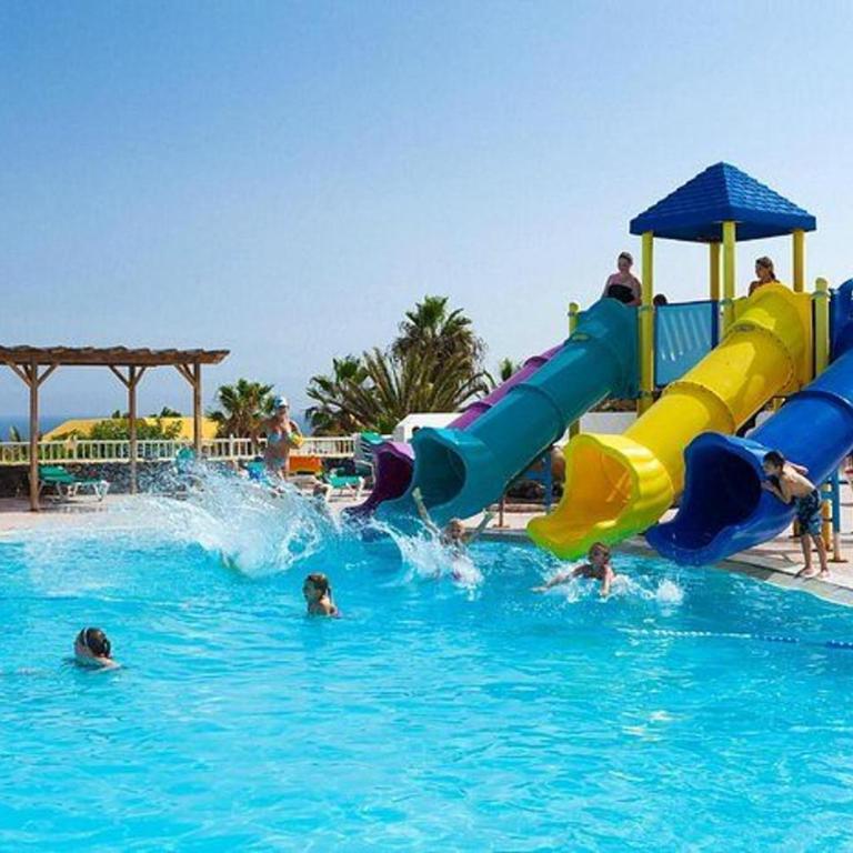 Caleta de Fuste Apartment- Sleeps4- Pool- Garden - Apartment - 5