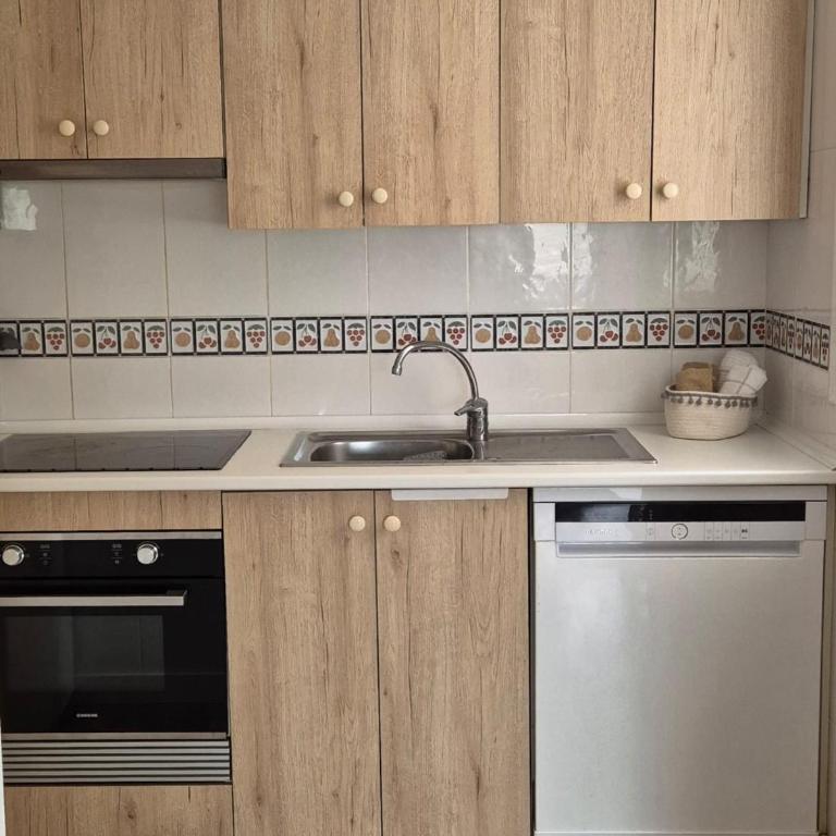Casa para 8 personas y piscina abierta todo el año - Vacation Home - 15
