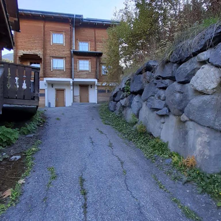 Chalet rustique près des pistes avec WiFi, 7 chambres pour 14 personnes - Chalet mit 3 Schlafzimmern - 9