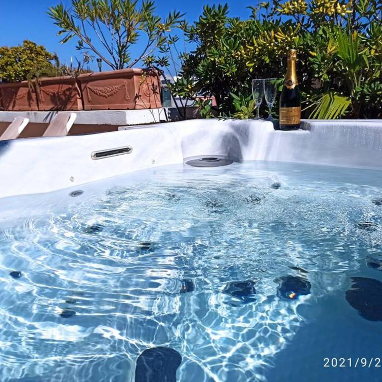 Penthouse - Jacuzzi - Terrace - Parking - 2 pools - Apartment mit 2 Schlafzimmern - 10