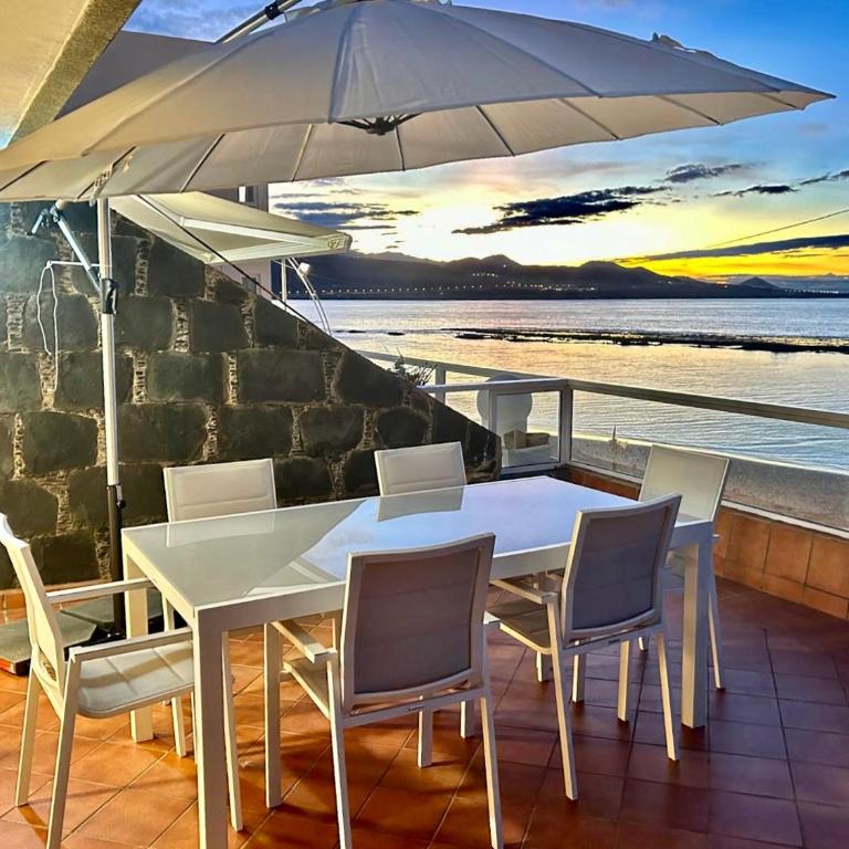 La Perla de Las Canteras - Three-Bedroom Apartment - 21