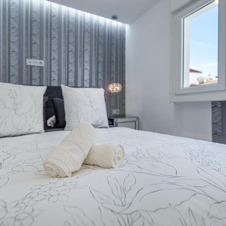 Puerto Benalmádena and Carihuela, Attic Views with pool, Parking, terrace - Apartamento de 2 dormitorios - 18