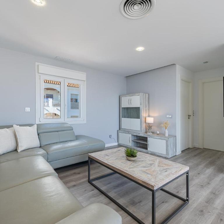 Puerto Benalmádena and Carihuela, Attic Views with pool, Parking, terrace - Apartamento de 2 dormitorios - 14