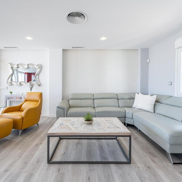 Puerto Benalmádena and Carihuela, Attic Views with pool, Parking, terrace - Apartamento de 2 dormitorios - 16