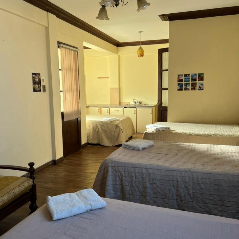 La Culta Centro Cultural Y Hostal - Comfort Triple Room - 4