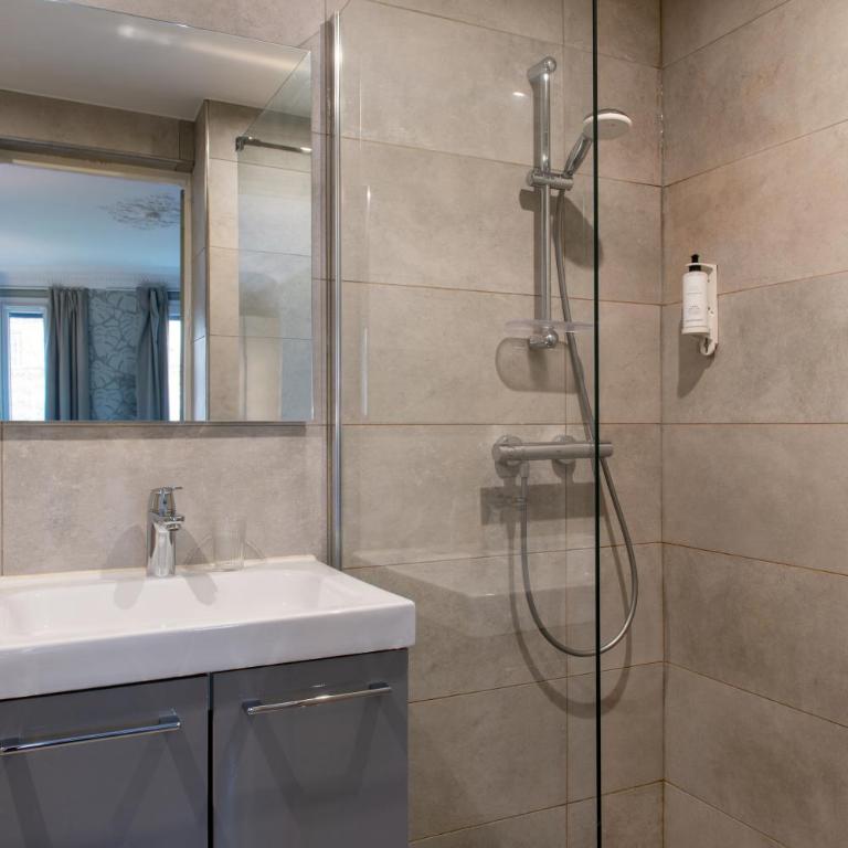 Hôtel Prony Monceau - Chambre Triple Deluxe - 6