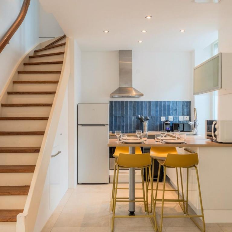 Maison 2 chambres avec petite cour, proche métro - Ferienhaus - 8