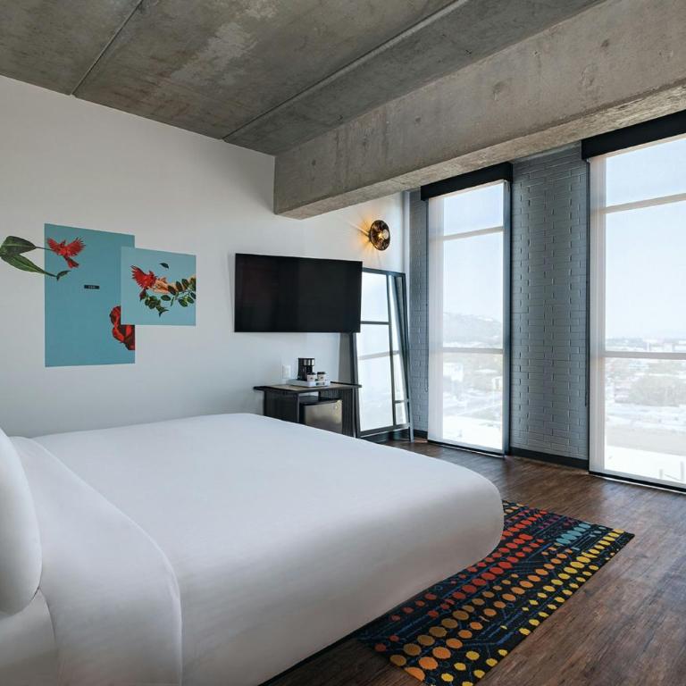 Aloft by Marriott Guadalajara Sur - Habitación Esquinera Acogedora con 1 cama extragrande - 3