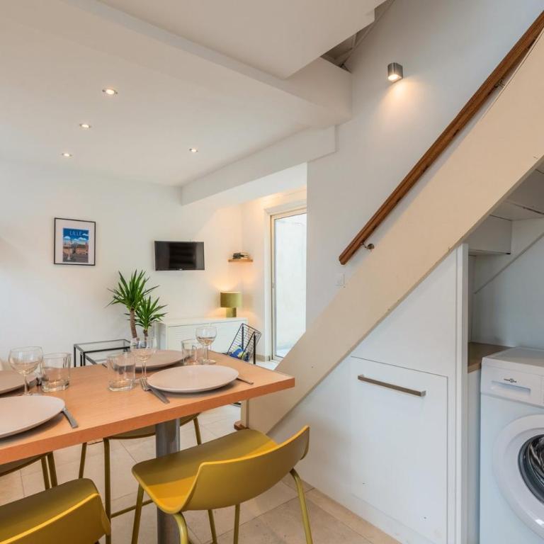 Maison 2 chambres avec petite cour, proche métro - Ferienhaus - 11