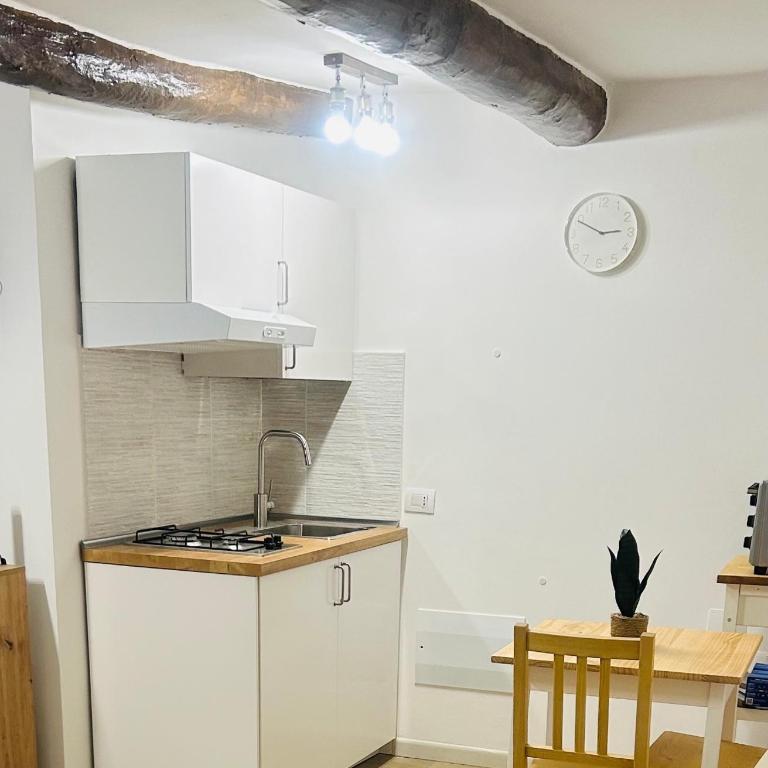 LA Dimora di Piazza Bellini - Apartment - 15
