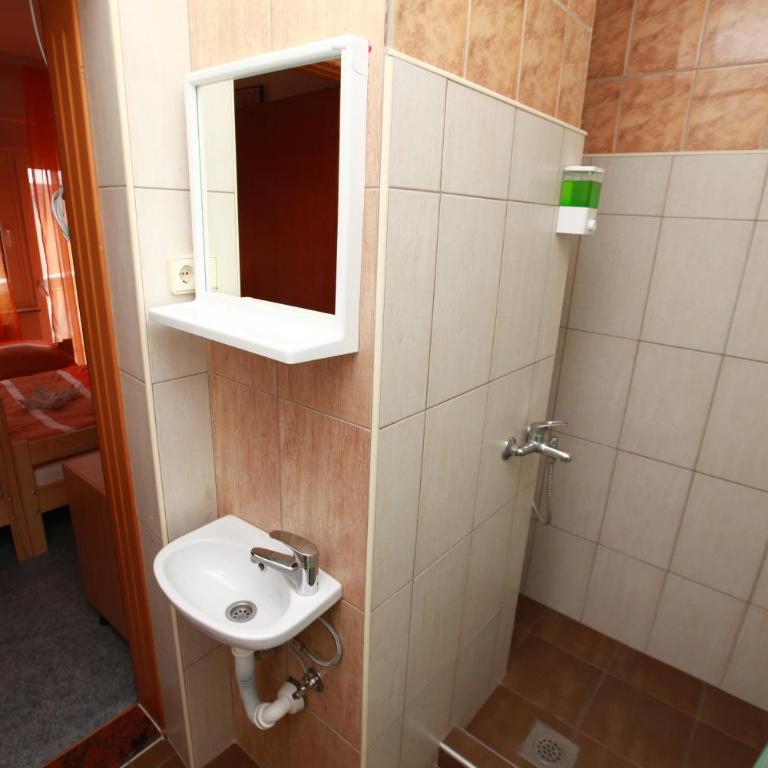 Hostel Cuba - Deluks Trokrevetna Soba - 5