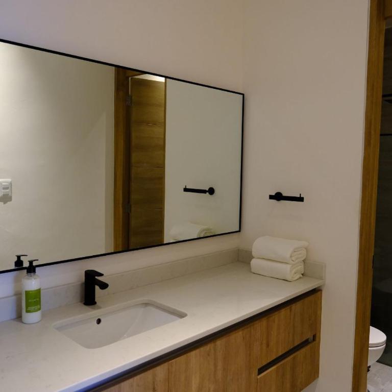 Cumbres Gardens Cancún - Two-Bedroom Apartment - 11
