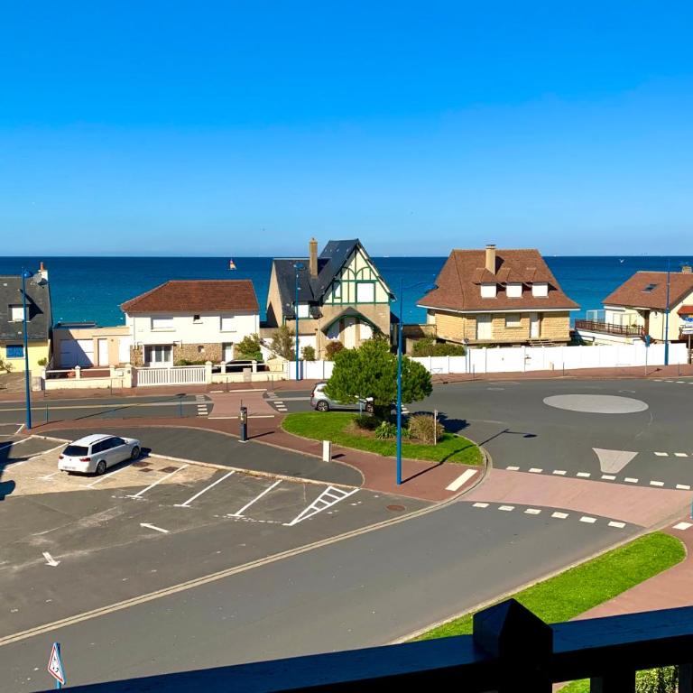 Appartement pleine vue mer à 50m de la plage - Two-Bedroom Apartment - 11