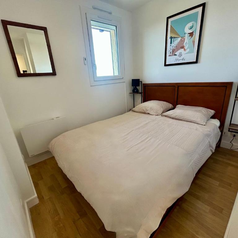 Appartement pleine vue mer à 50m de la plage - Two-Bedroom Apartment - 13