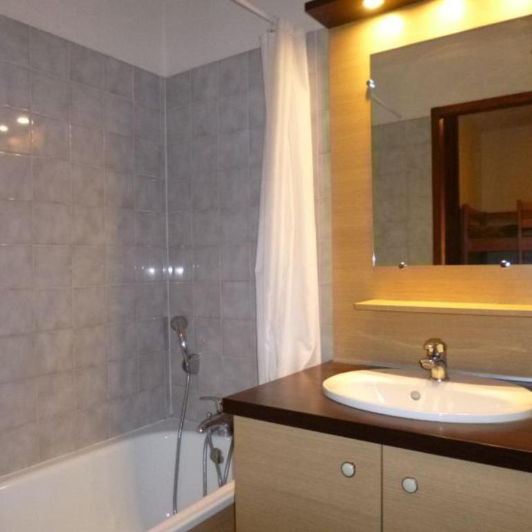Studio confortable avec balcon est, parking et wifi - Studio - 8