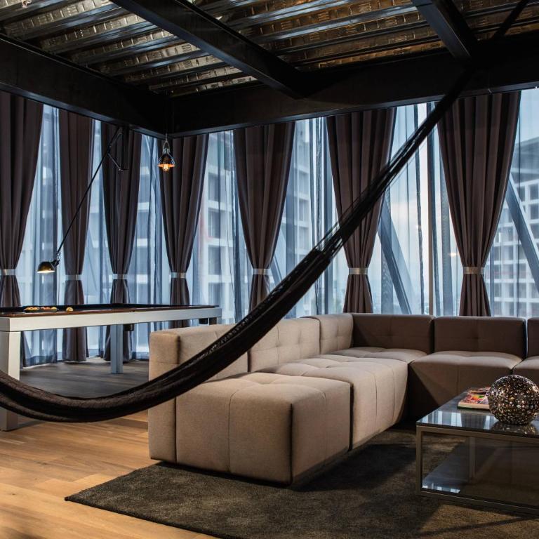 AC Hotel by Marriott Guadalajara Mexico - Suite de 2 niveles con cama extragrande - 1