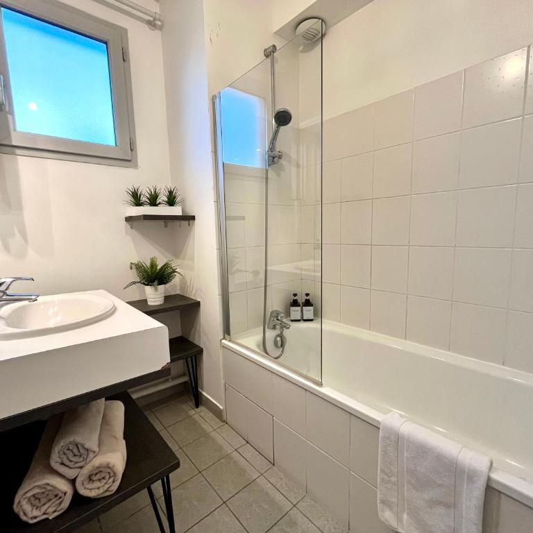 BnGo I Immense RoofTop Lyon I 2 chambres, 2 places parkings, 2 immenses terrasses, 8 personnes - Appartement 2 Chambres avec Terrasse - 56