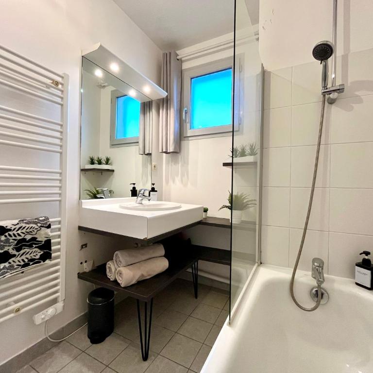 BnGo I Immense RoofTop Lyon I 2 chambres, 2 places parkings, 2 immenses terrasses, 8 personnes - Appartement 2 Chambres avec Terrasse - 58