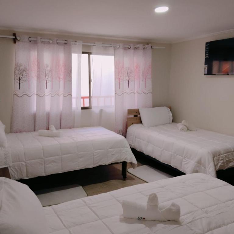 Hotel Victoria - Triple Room with Shared Bathroom - 1