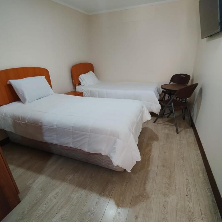 Hotel Victoria - Double Room with Private Bathroom - 4