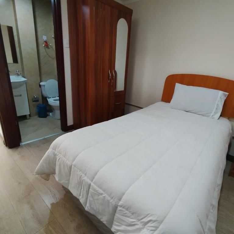 Hotel Victoria - Double Room with Private Bathroom - 5