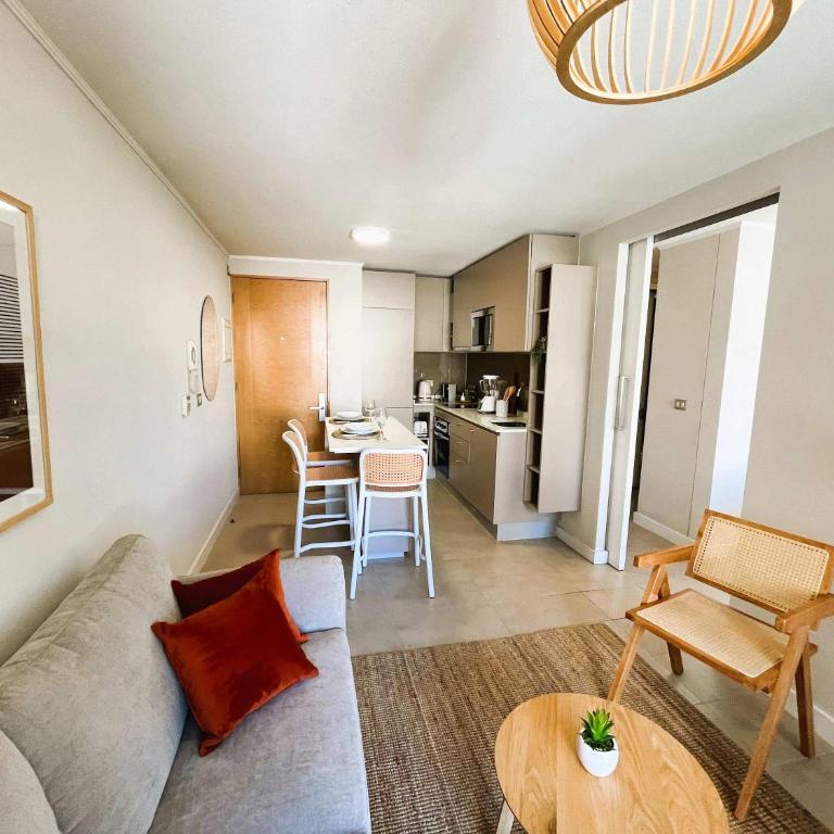 HOM I Amplio depto 1D1B Metro Plaza Egaña Parking PE203 - Apartamento - 50