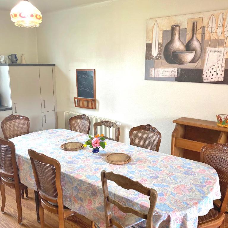 Aulouison Maison spacieuse et paisible de 200 m2, à proximité du Parlement européen - Maison de Vacances - 8