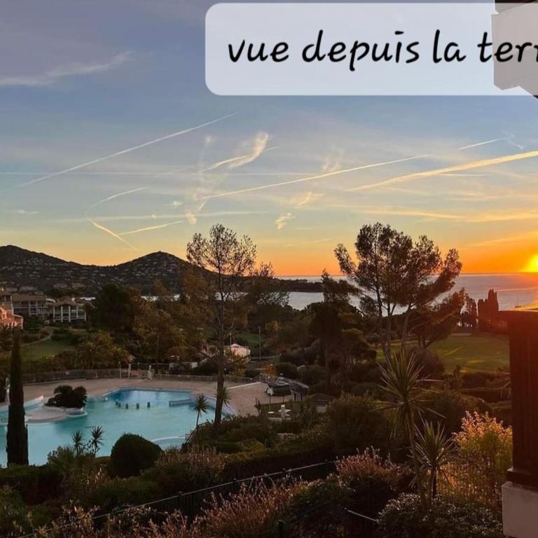 Appartement 4/5 personnes vue mer piscine et montagne Cap Estérel Pierre et Vacance nature et sport - Appartement 1 Chambre - 4