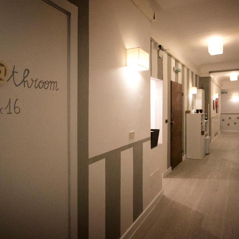 Hotel Nella Firenze - Camera Matrimoniale con Bagno Privato Esterno - 4