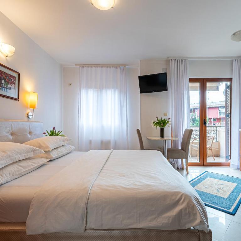 Maslina Residence - Studio with Terrace - 4