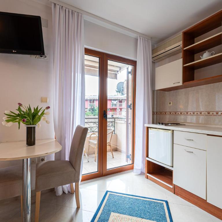 Maslina Residence - Studio with Terrace - 8