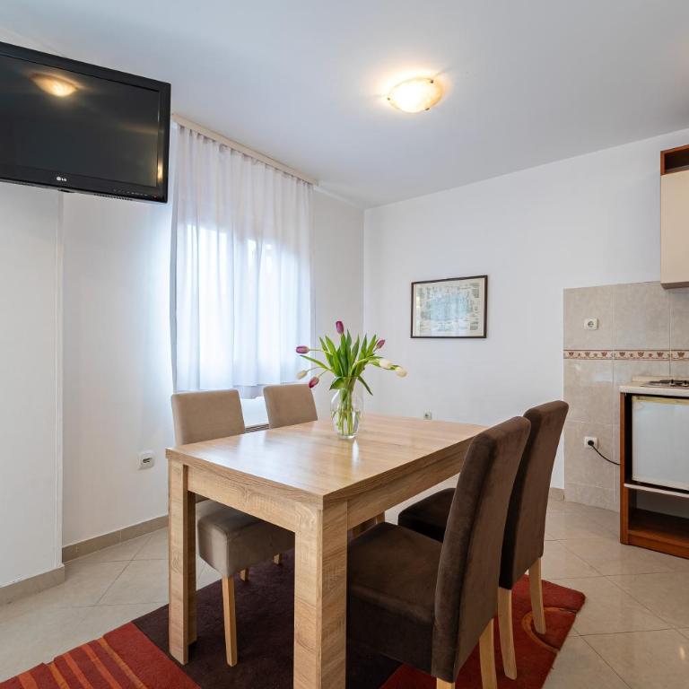 Maslina Residence - Two-Bedroom Studio Apartment - 8
