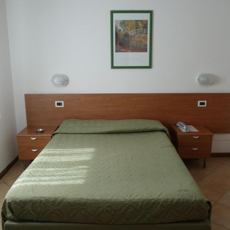 Hotel La Toscana - Camera Singola con Bagno in Comune - 9
