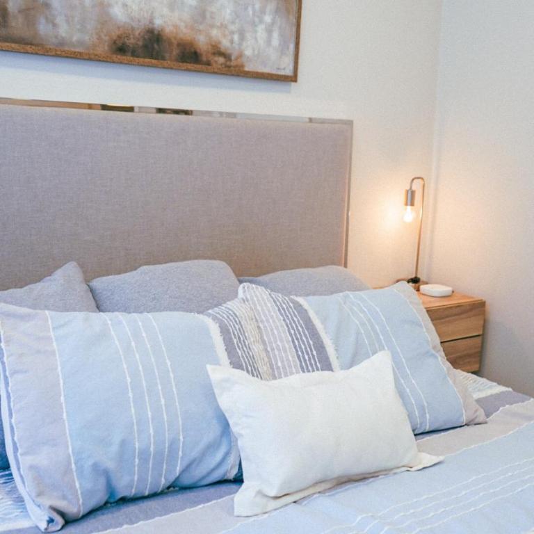Departamento moderno y acogedor en Asunción - Two-Bedroom Apartment with Balcony - 22