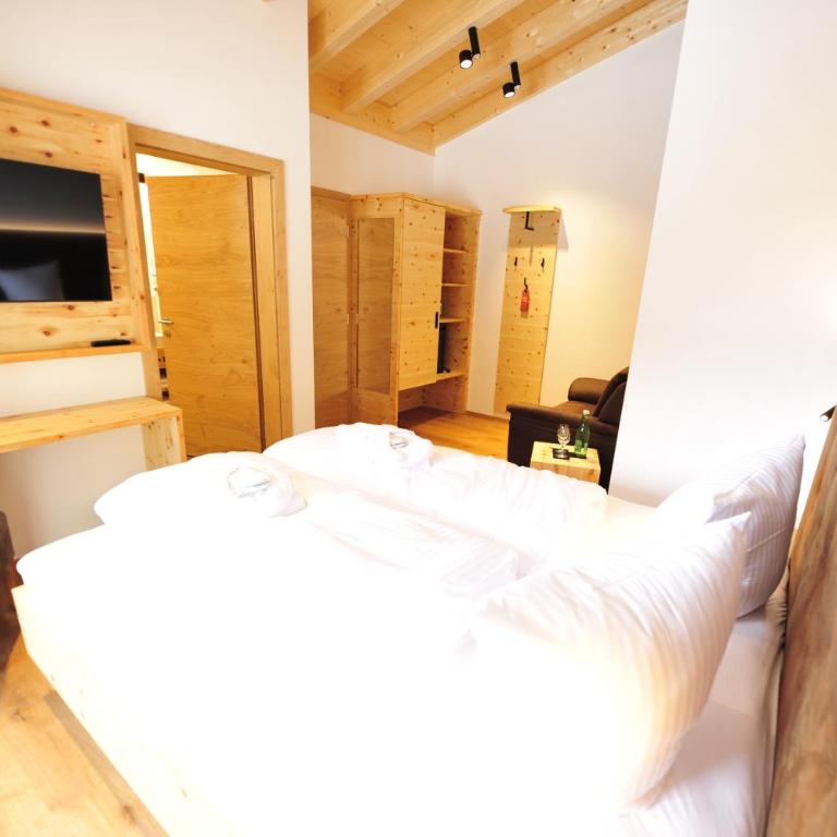 Hotel Regnum Zegg - Deluxe Doppelzimmer mit Balkon - 5